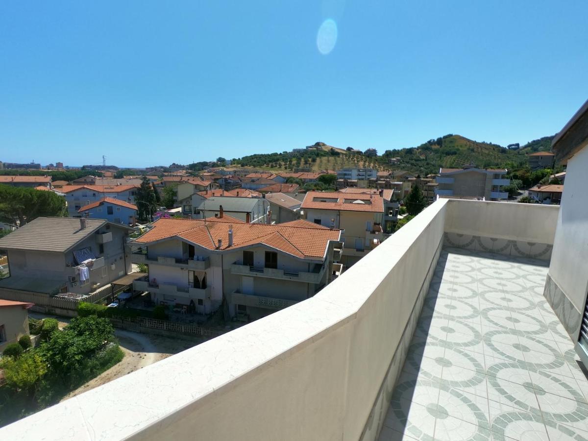 شقة Attico Petfriendly Con Terrazzo, Via Del Borgo Montesilvano Marina المظهر الخارجي الصورة