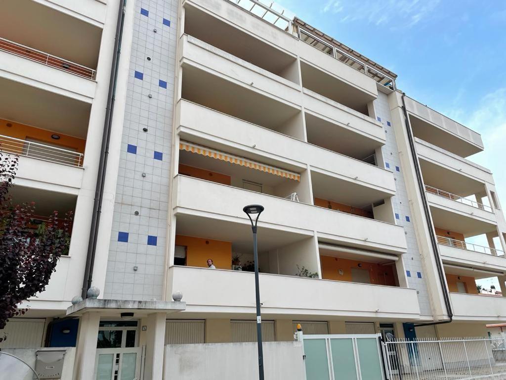 شقة Attico Petfriendly Con Terrazzo, Via Del Borgo Montesilvano Marina المظهر الخارجي الصورة