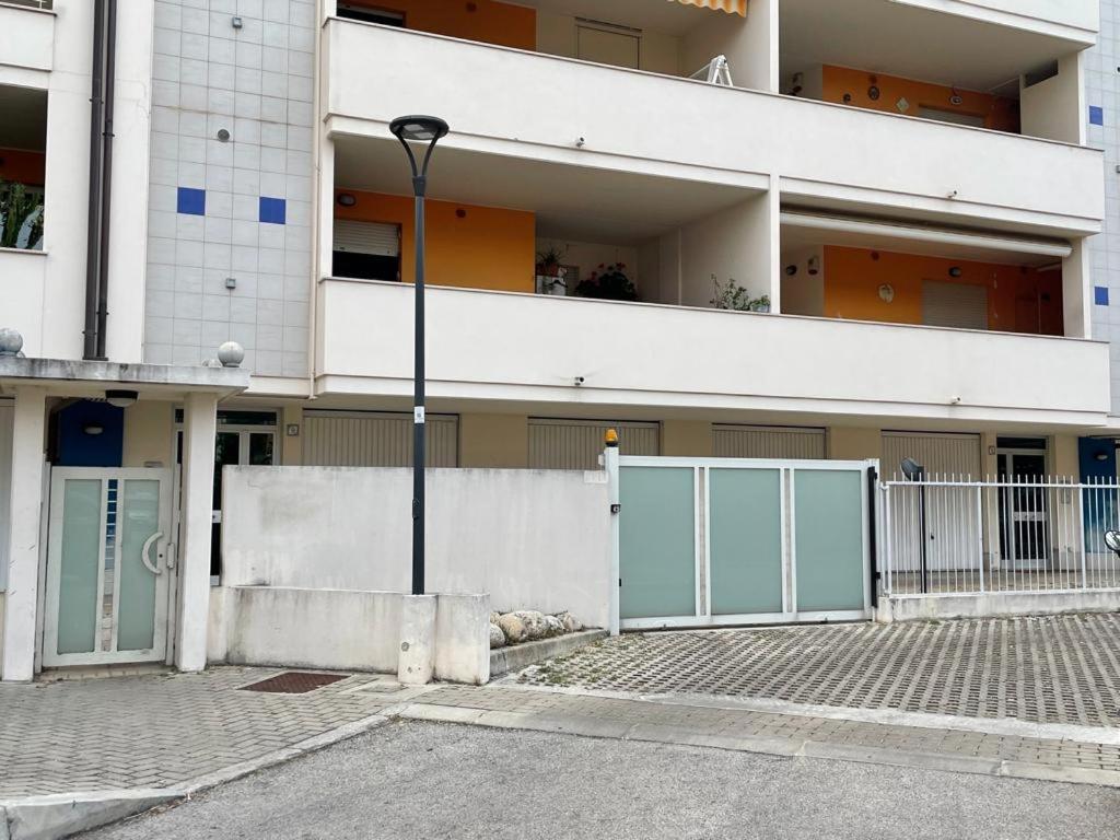 شقة Attico Petfriendly Con Terrazzo, Via Del Borgo Montesilvano Marina المظهر الخارجي الصورة